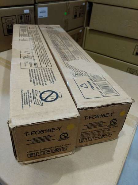 Toshiba Toner T-FC616EY Yellow (6AK00000469) poškozený obal
